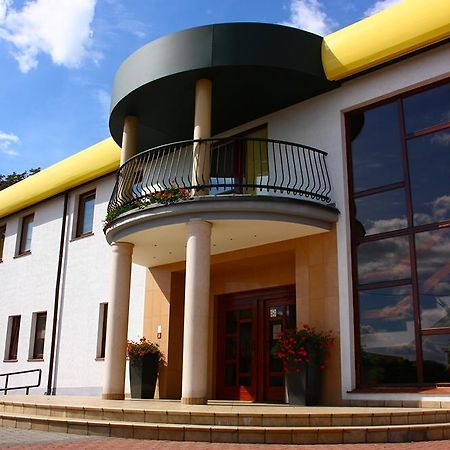 Hotel Malwa ออสทรุฟ วีแยลคอพพอลสกี ภายนอก รูปภาพ